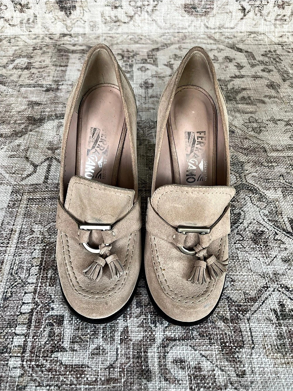 Salvatore Ferragamo Talon Tassel Loafer Heels in Beige US 6
